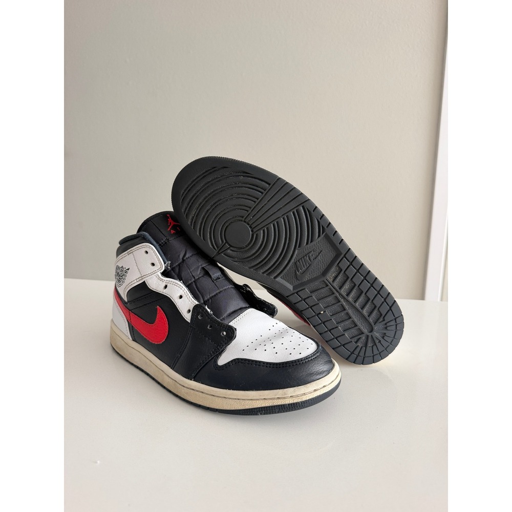 Jordan 1 Mid Sneakers Mens Size 9 Black White Gym Red 554724-075